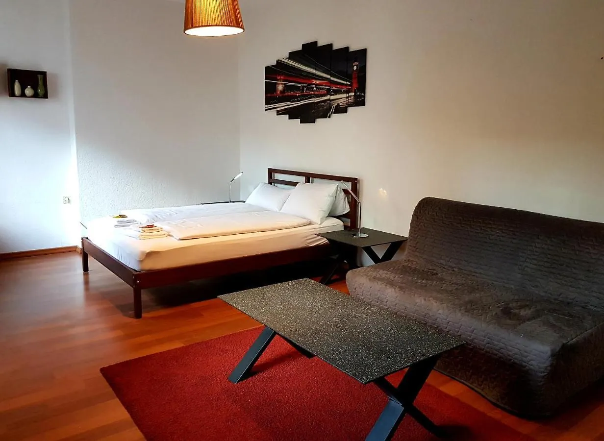 Yoursweethome Berlin 0*,