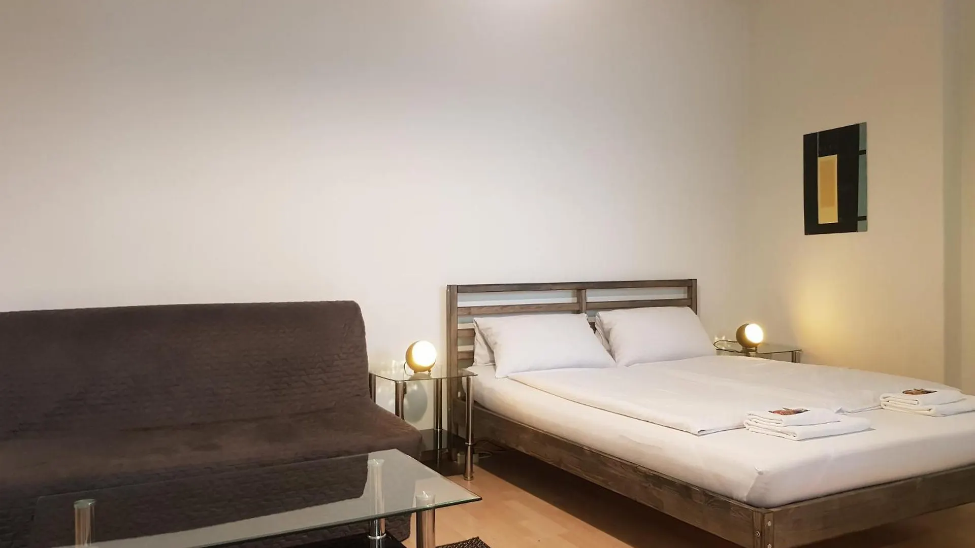 Yoursweethome Berlin 0*,